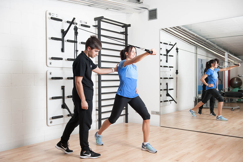 What a Singapore Personal Trainer Can Programme for Weeks Spent in Hotel Gyms